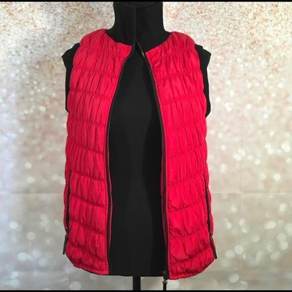 Calvin Klein Red Performance Puffer Vest - Picture 7 of 10